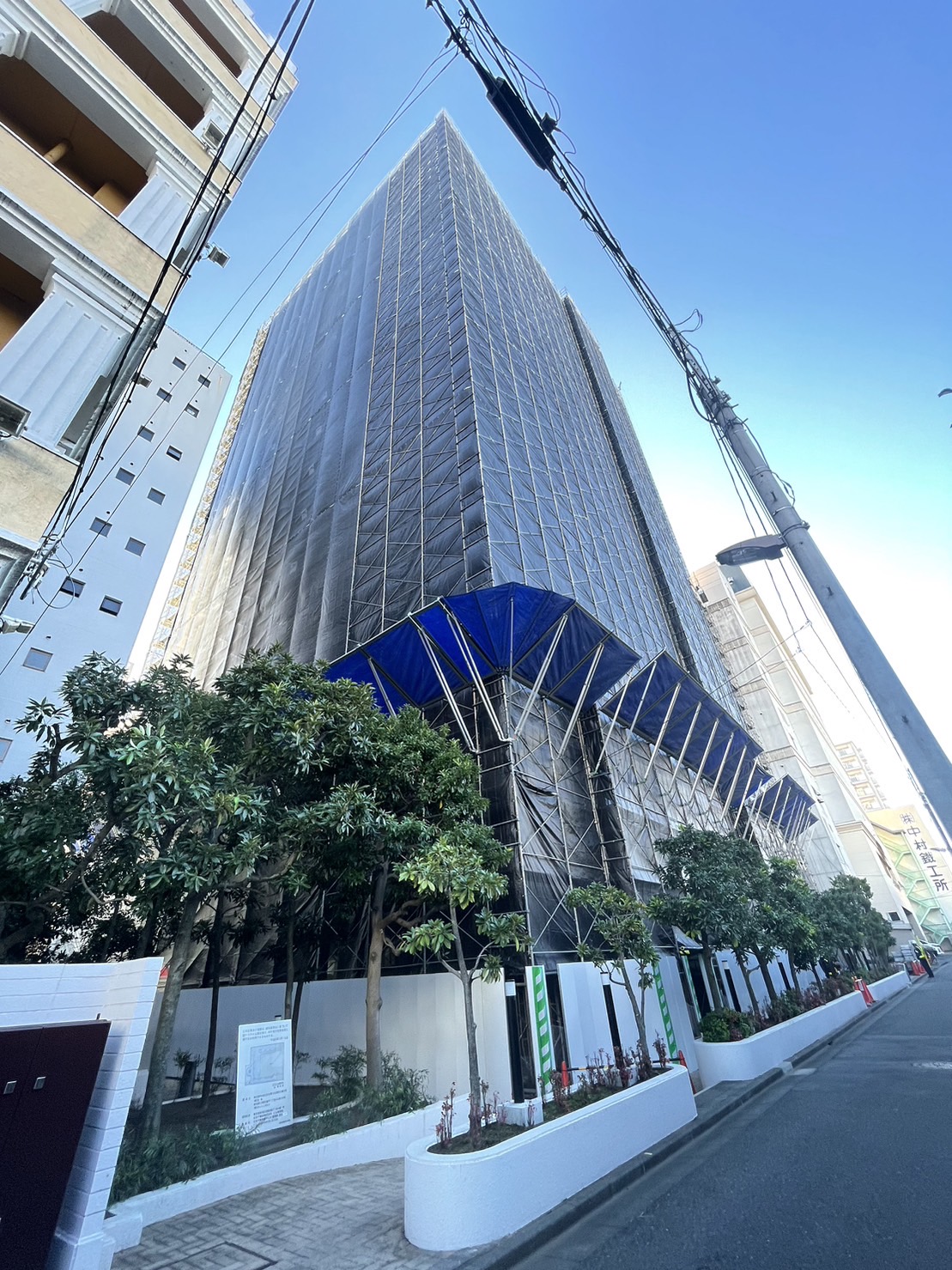東京都江東区　超高層ビル　枠組足場組立中！
