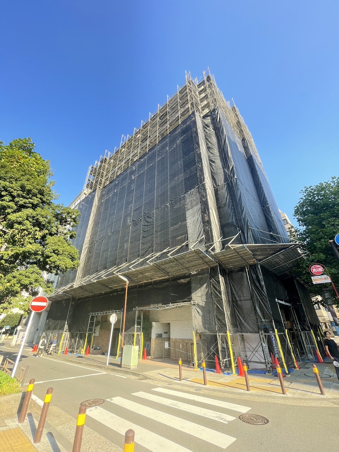 神奈川県横浜市中区　枠組足場組立中！