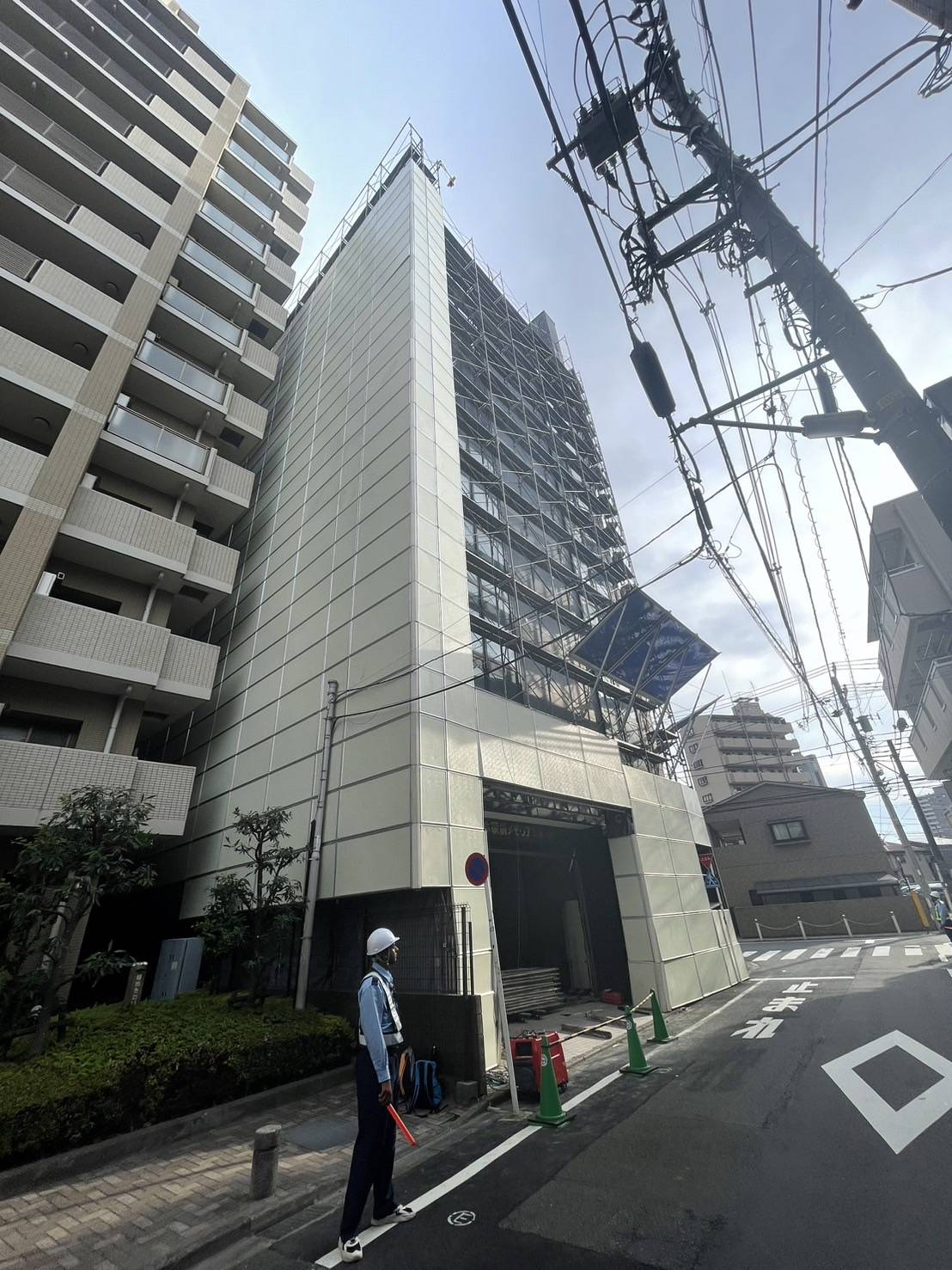 神奈川県相模原市　解体養生枠組み足場組立中です！